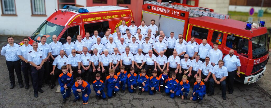 Gruppenfoto der Freiwilligen Feuerwehr Bierbach